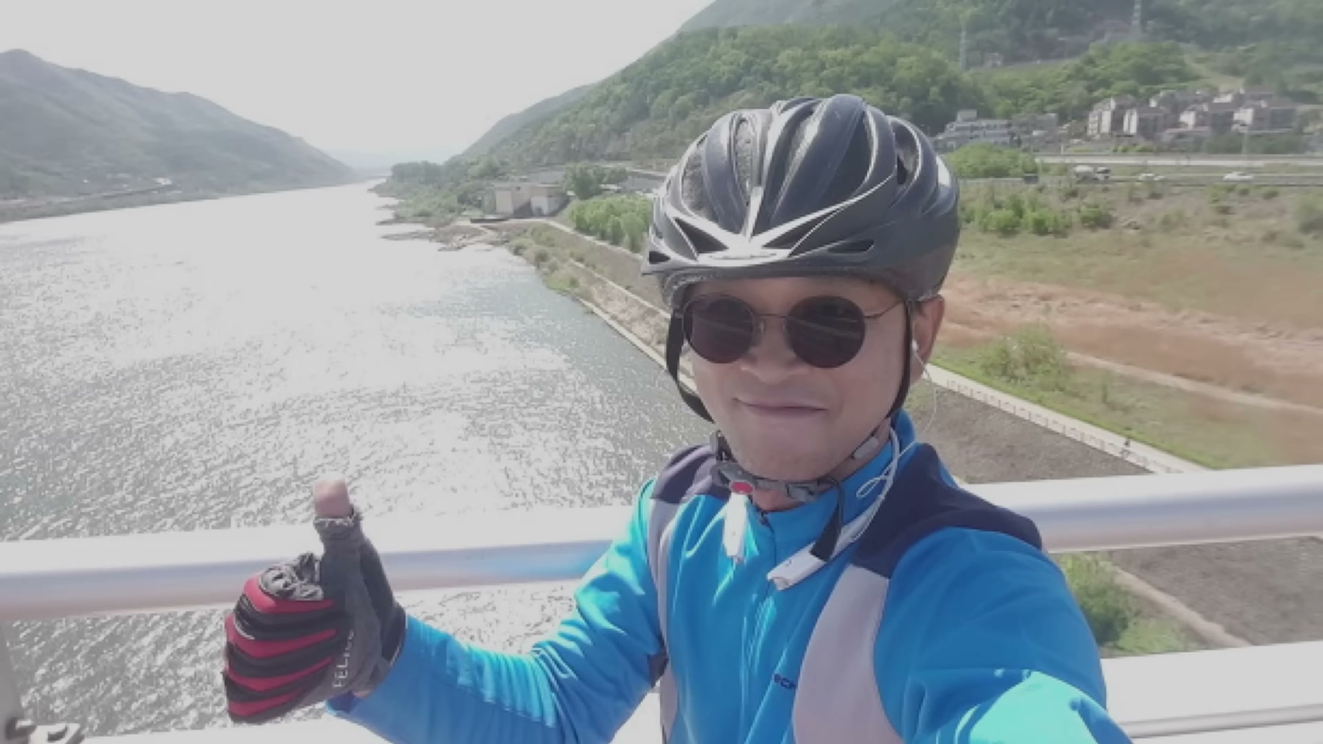 한강의 사시사철 풍광과 감사하는 마음을 묘사하는 슬라이드.