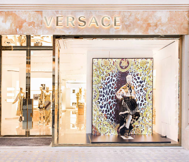 베르사체 매장 사진