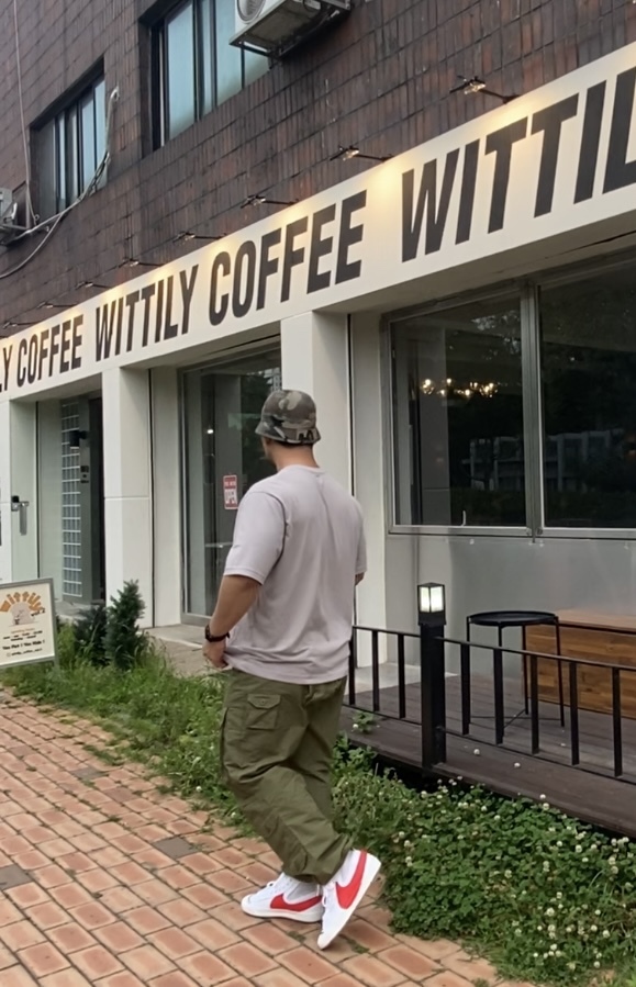 데일리룩(오뭘입) 엑스트라오디너리 카모 버킷햇 벙거지&#44; 쿨탠다드 반팔&#44; 아웃스탠딩 카고바지&#44; 블레이저 미드 77 점보&#44; 남자데일리룩&#44; 남자데일리코디&#44; 남자데일리패션&#44; ootd