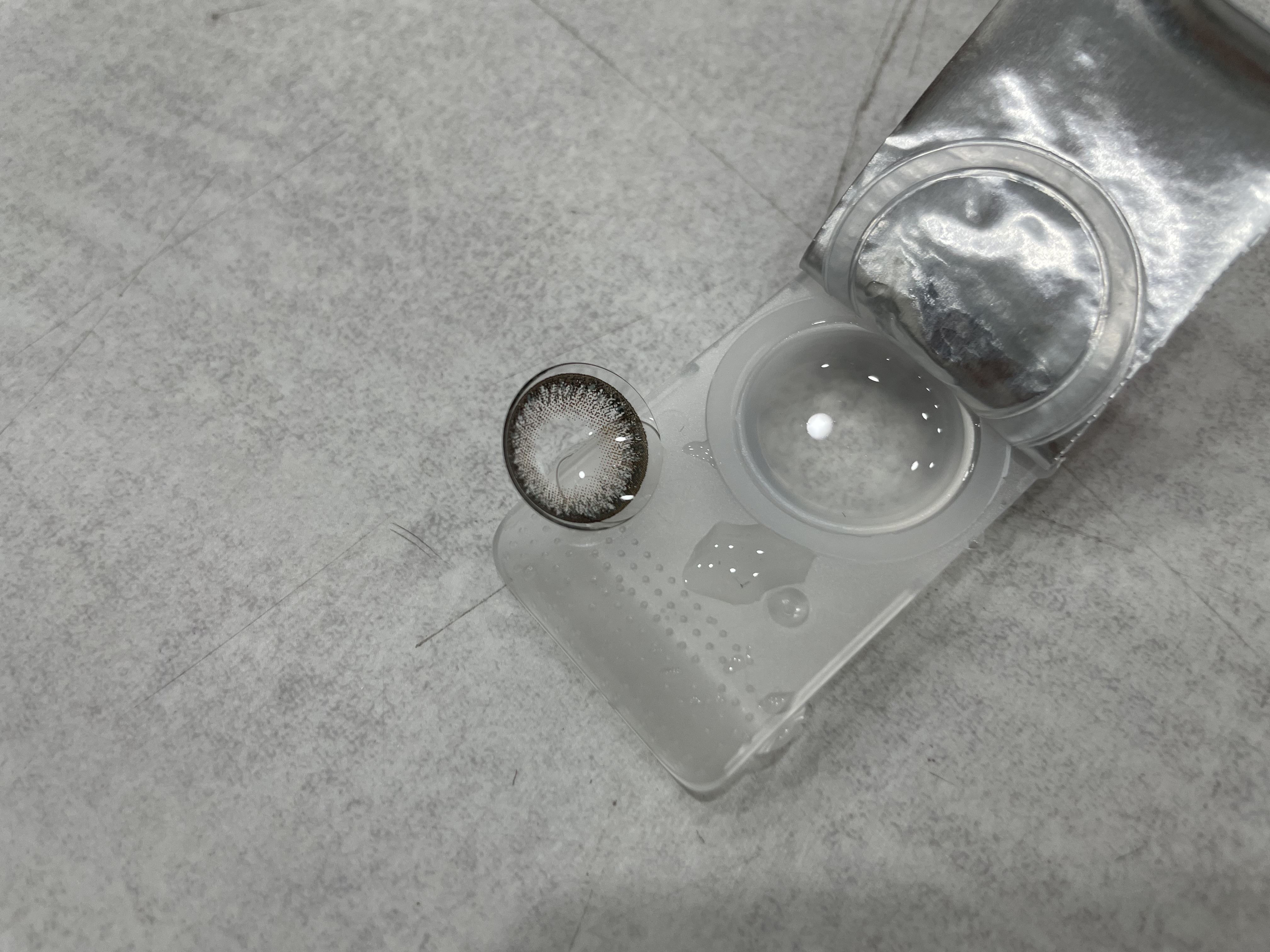 알콘 얼루어그레이