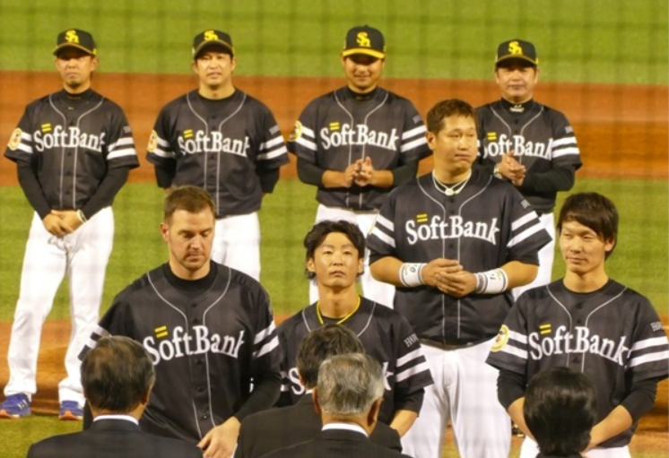 소프트뱅크 시절 이대호와 타게다 쇼타가 함께 있는 사진