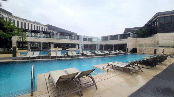 파라다이스시티 야외수영장