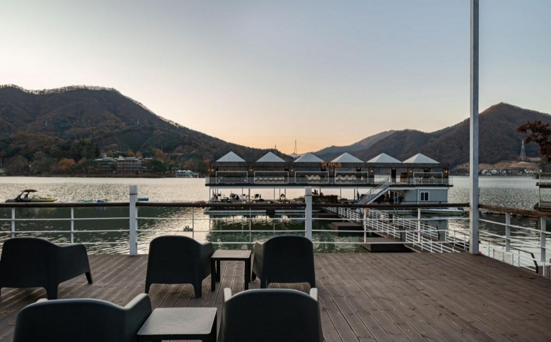 호텔하우스 야외 라운지