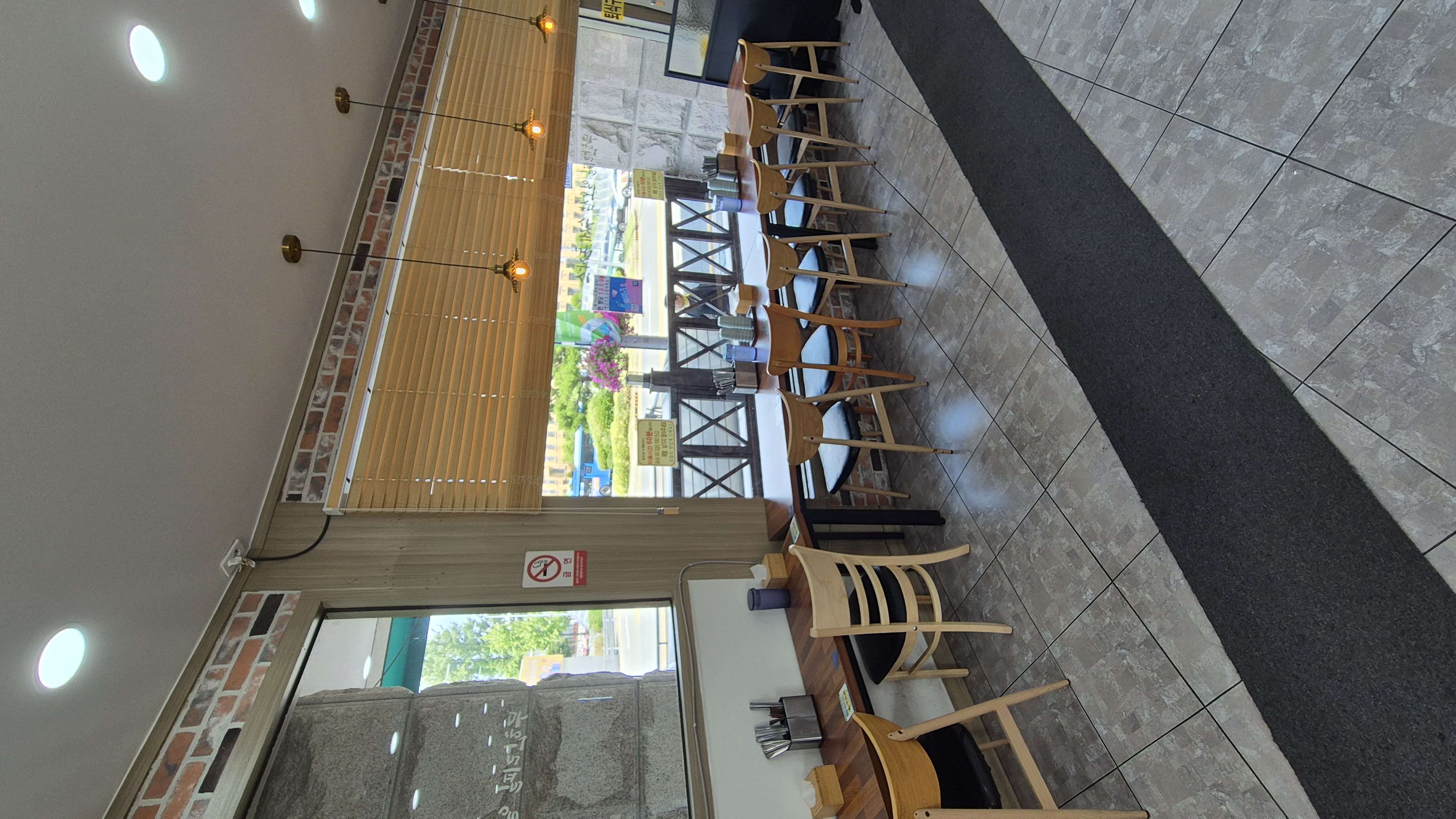 대전 무한리필 일오삼 수제돈까스 매장사진 1인석