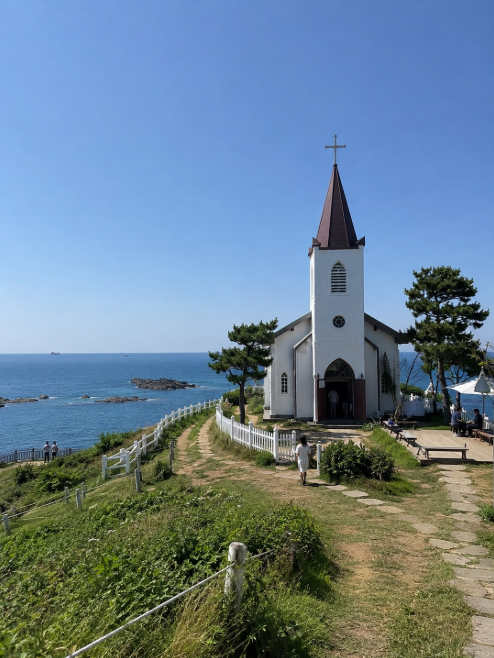 부산 기장 죽성성당 바닷가에 자리한 드라마 세트 성당 풍경
