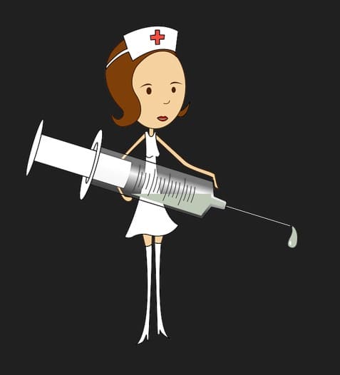 주사기를들고있는간호사