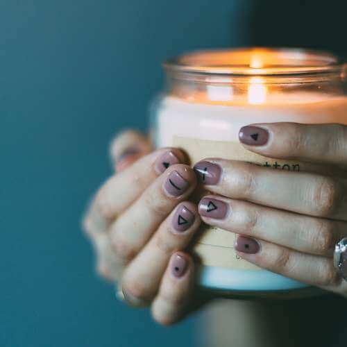 손톱 검은 세로줄