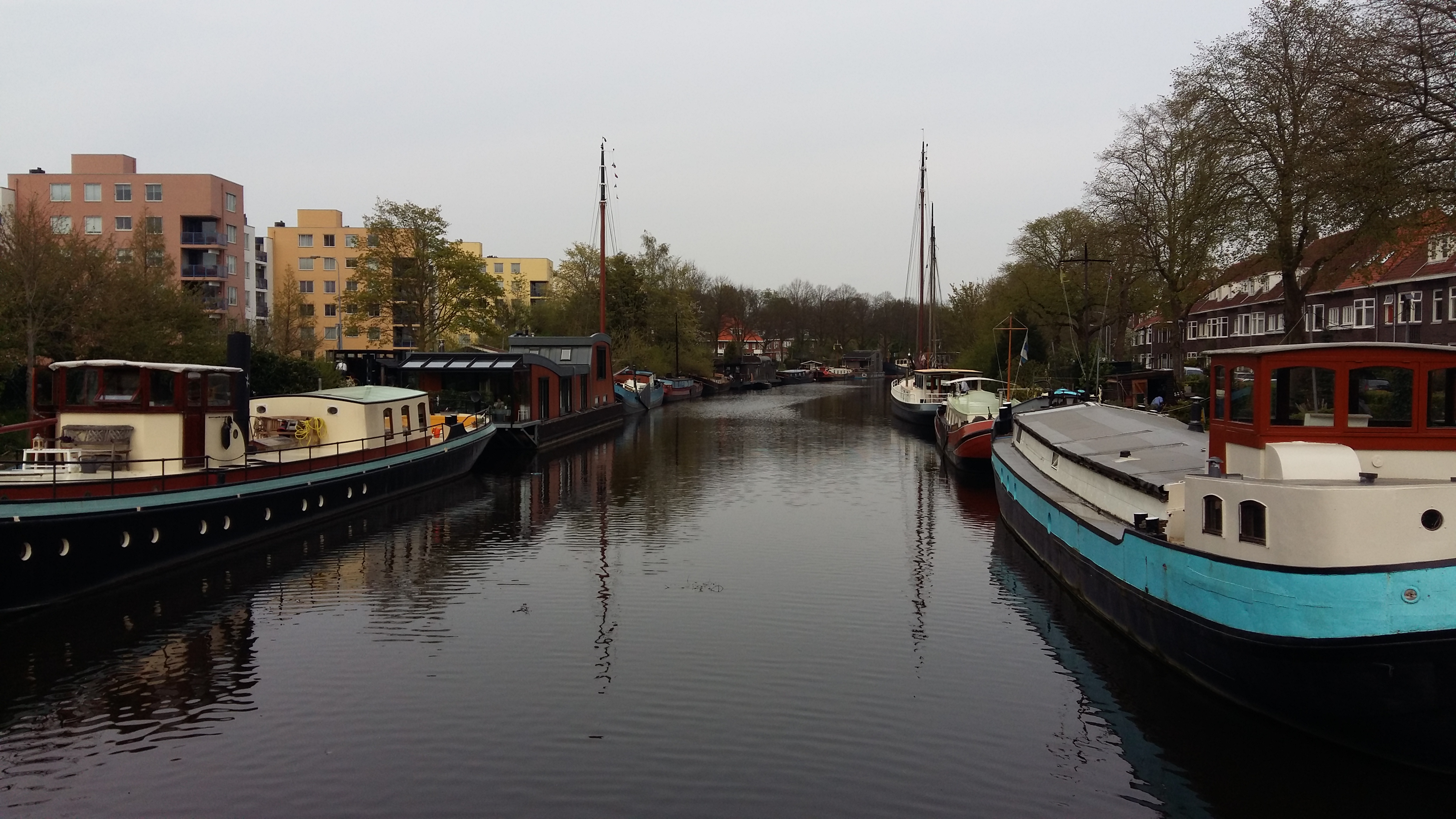 네덜란드 그로닝겐 운하의 낮