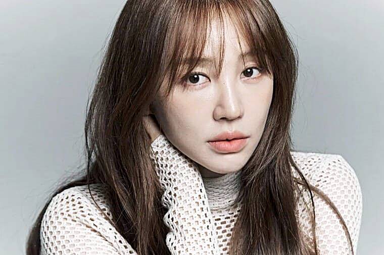 가수-겸-배우-윤은혜