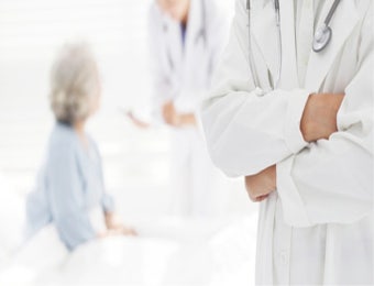 얼굴이 보이지 않는 의사 사진