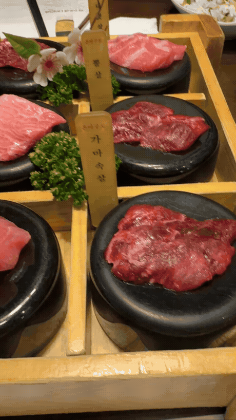 마구로센 남부터미널 B코스 2차 사시미 &ndash; 가마속살&amp;#44; 중뱃살&amp;#44; 배꼽살 등 다양한 부위를 한눈에 볼 수 있는 플레이트