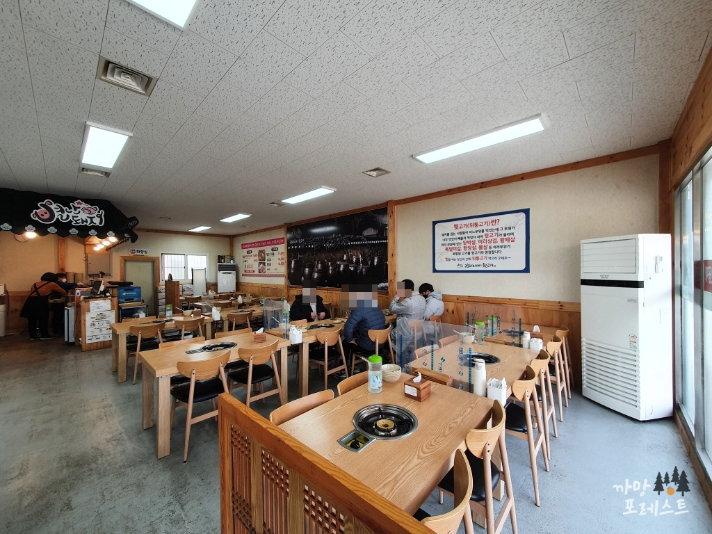 별난 돼지 김치찌개&amp;뒷고기 매장 내부