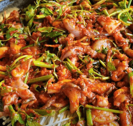 생생정보통 37년 전통 미나리 해물볶음