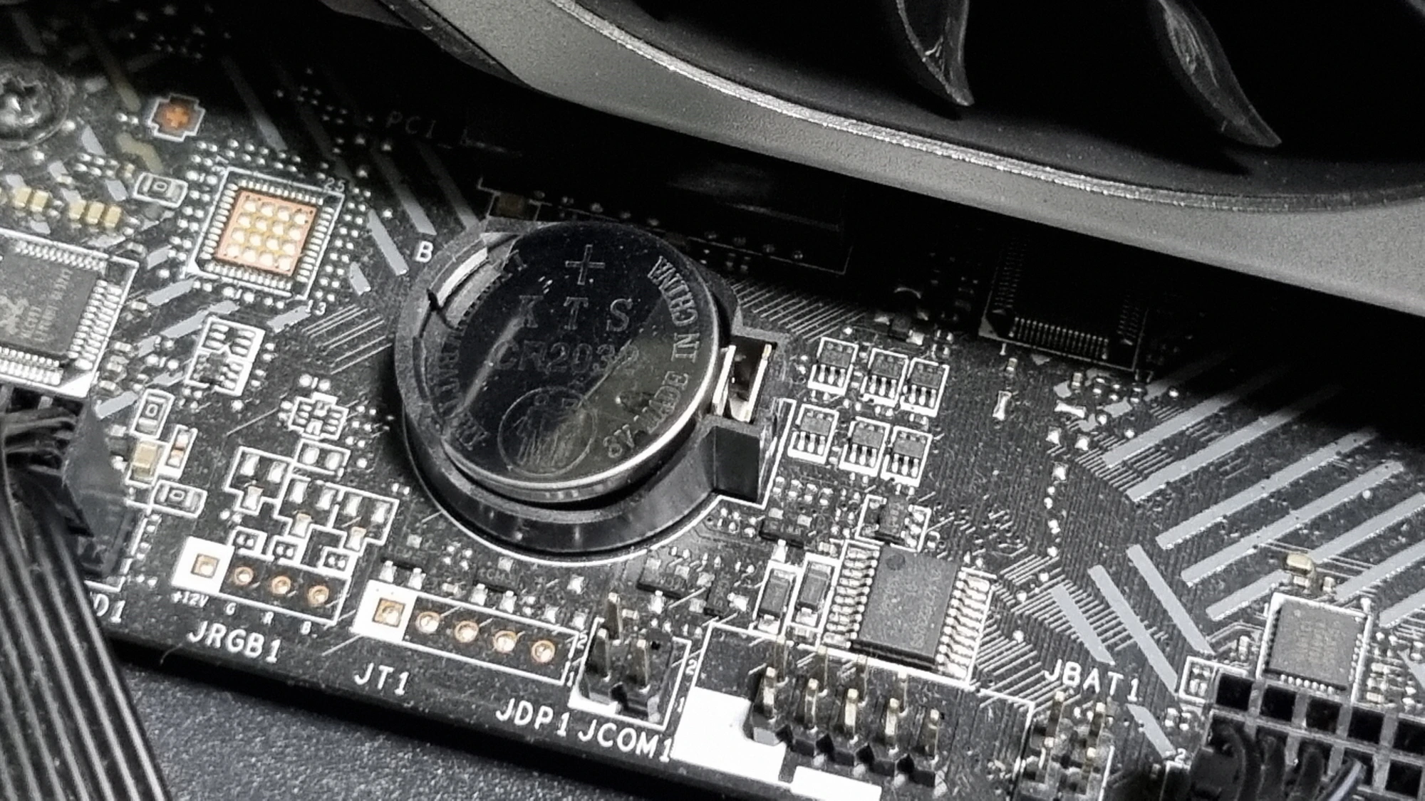 메인보드 배터리 끼우는 방향