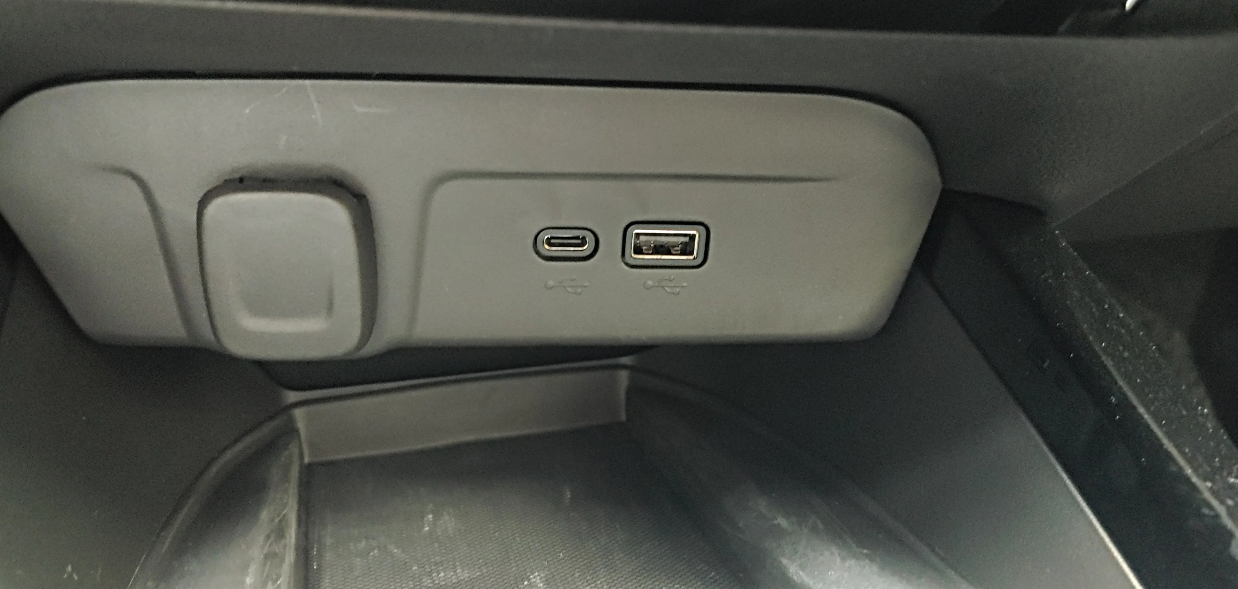 쉐보레 트랙스 크로스오버 내부 및 인테리어