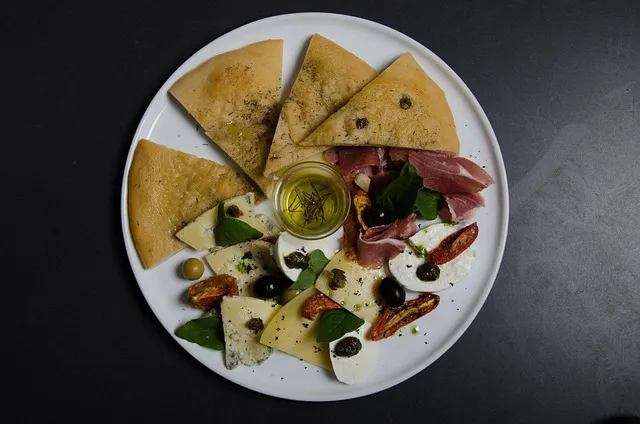 올리브오일 다이어트 효과, 효능과 하루 섭취법,지중해식 토마토오이 샐러드 만드는 방법