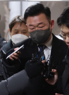 김신 가족부장 혐의 부인