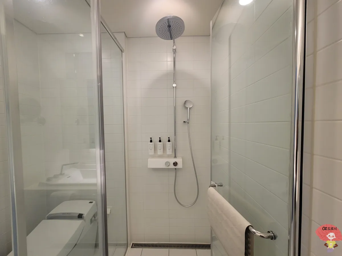 인천-중구-영종도-네스트호텔-스탠다드-트윈-베쓰룸-샤워부스