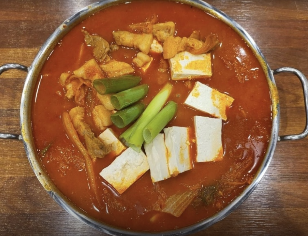 2TV 생생정보 2469회 오징어제육볶음 맛집, 남양주 상상이상은 어떤 곳인가?