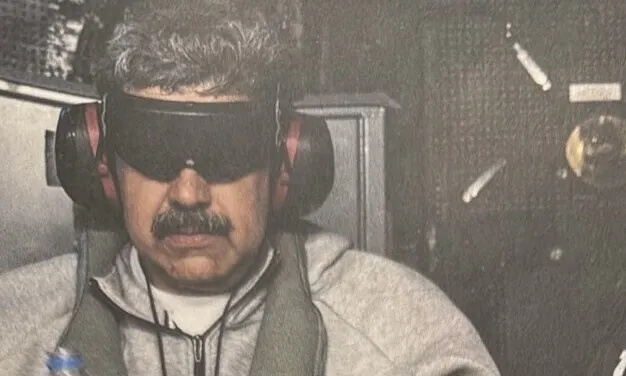 트럼프 대통령이 올린 소셜미디어 속 마두로 생포 사진