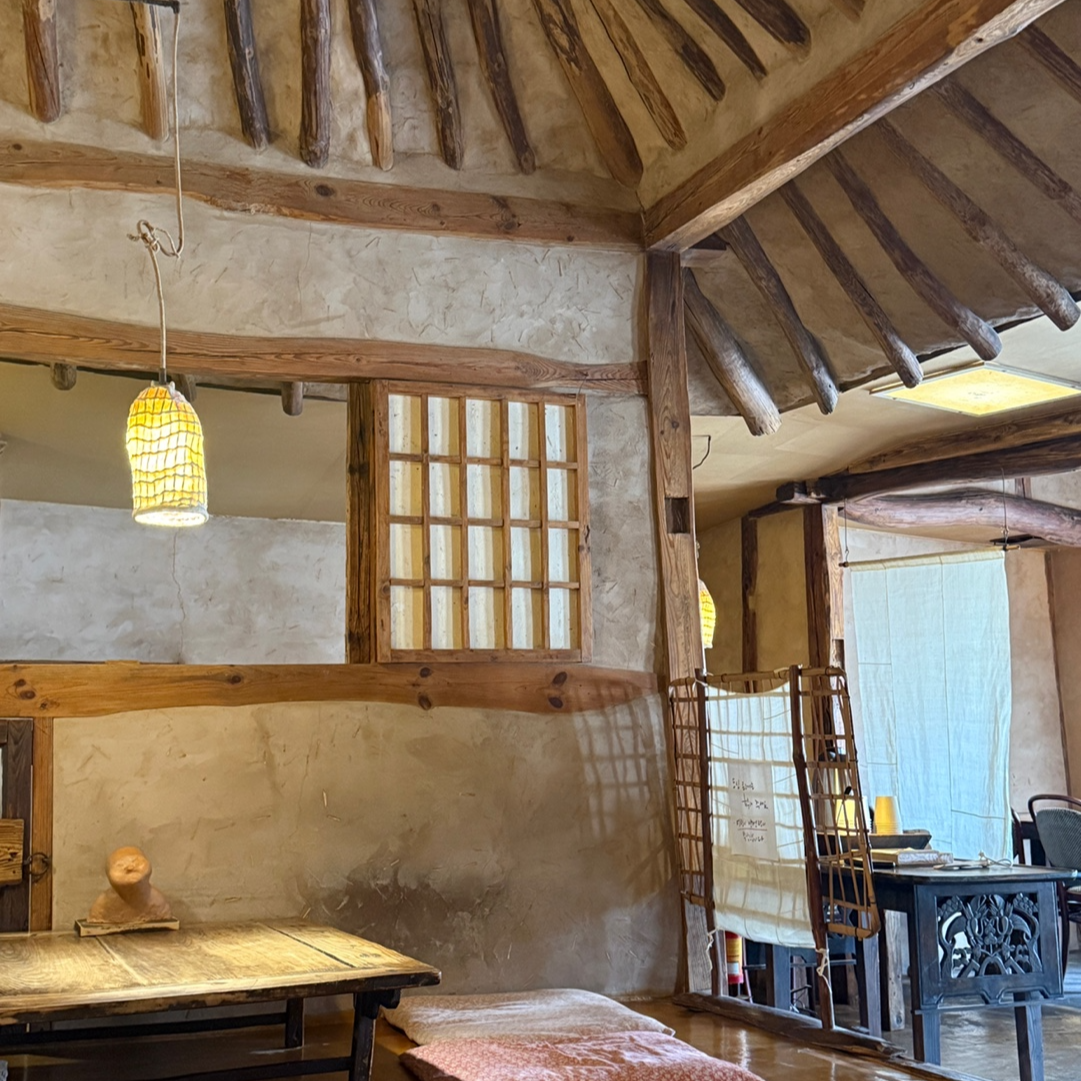 남원 산들다헌 내부 좌식 공간 아이와 함께 이용하기 편한 자리