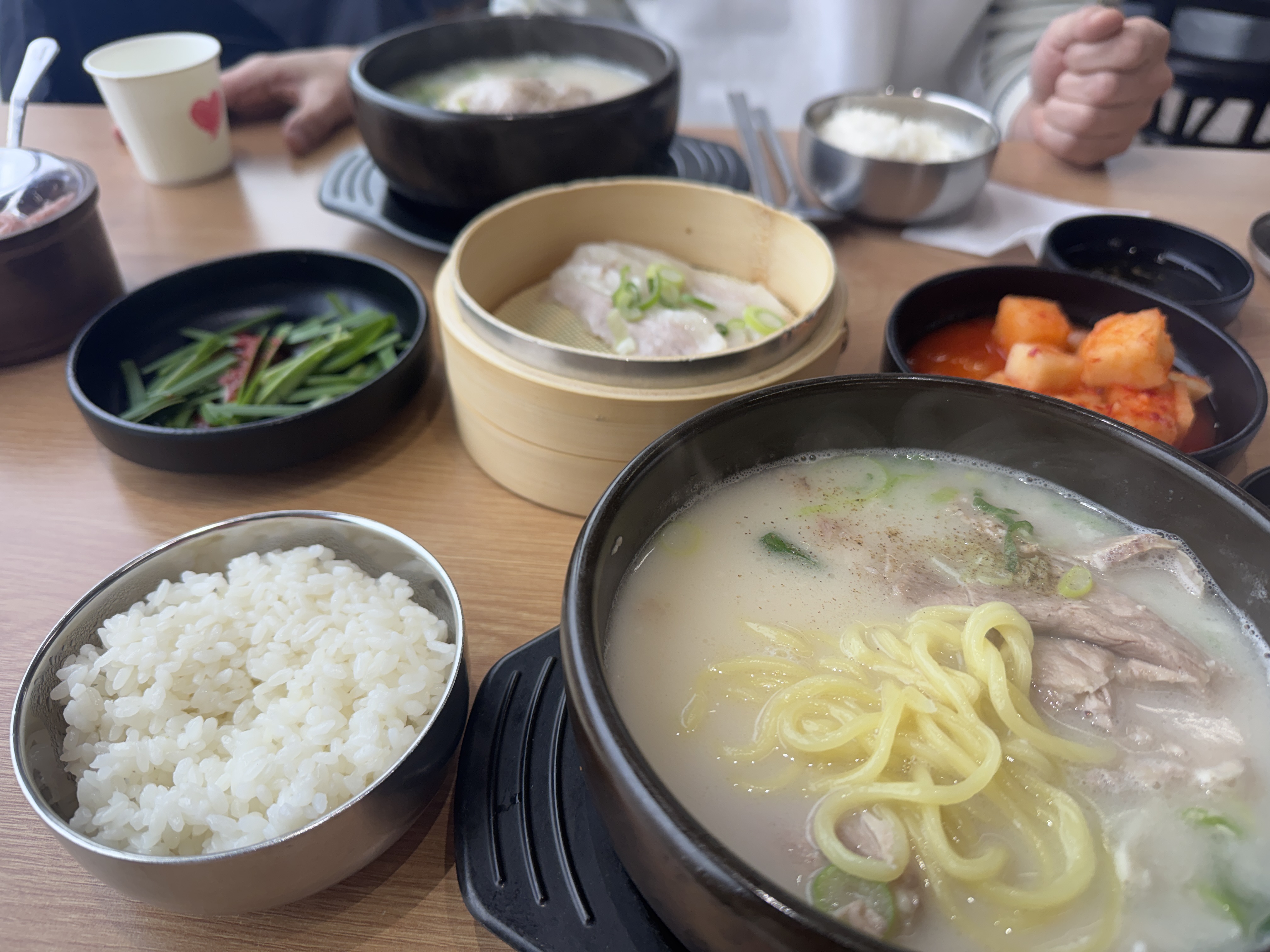 김포 돼지국밥 맛집 성미옥 국밥 속 탄탄한 면과 깔끔한 국물
