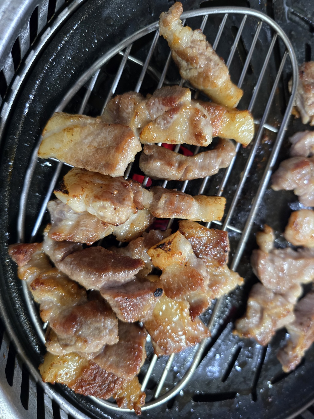 맛있게 구워진 삼겹살