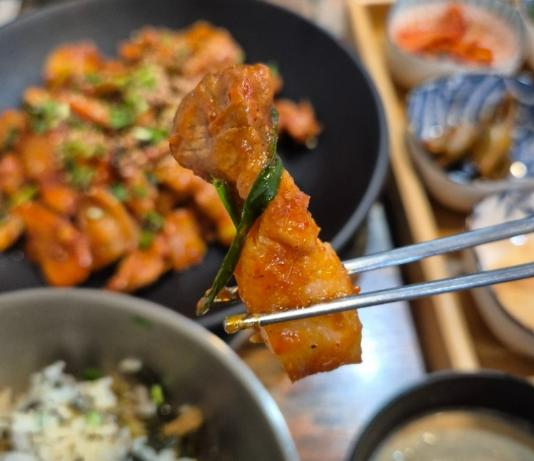 생방송투데이 양펑 연잎밥정식 돌담정식, 남양주 솥뚜껑 닭볶음탕 새터농원