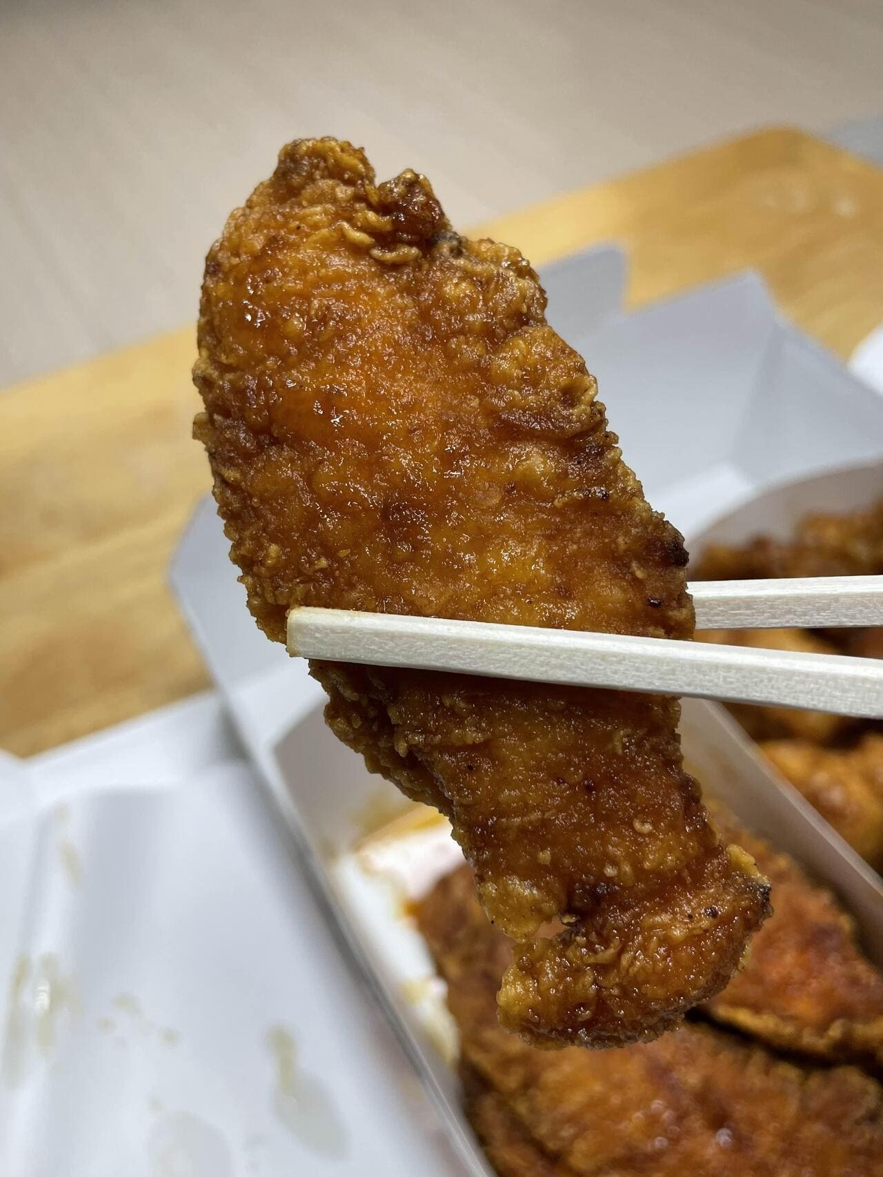 호식이두마리치킨 매운간장 안심텐더 
매운간장 소스가 듬뿍흡수된 사진