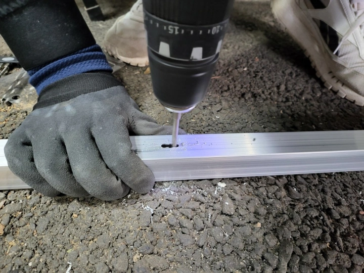 알루미늄-레일-구멍-넓히기