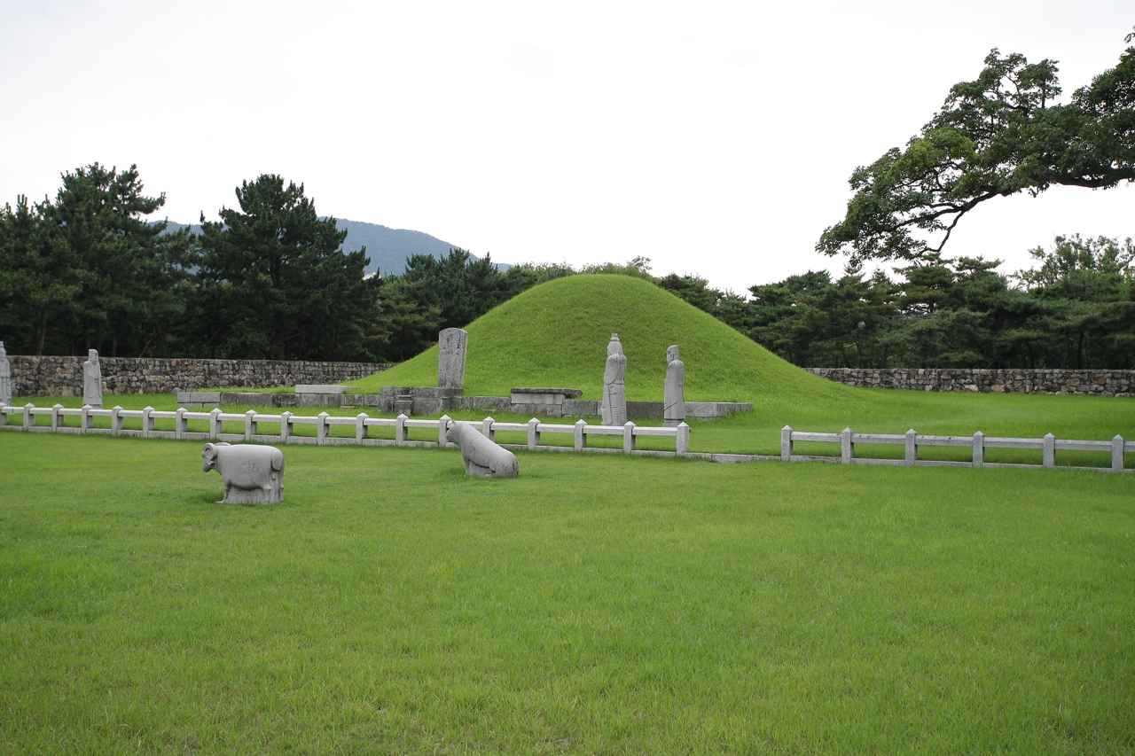 수로왕릉