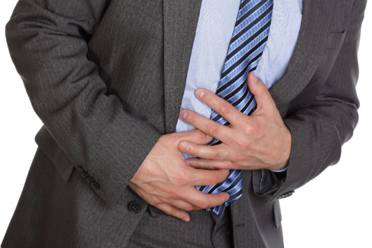 배가-아픈-남성