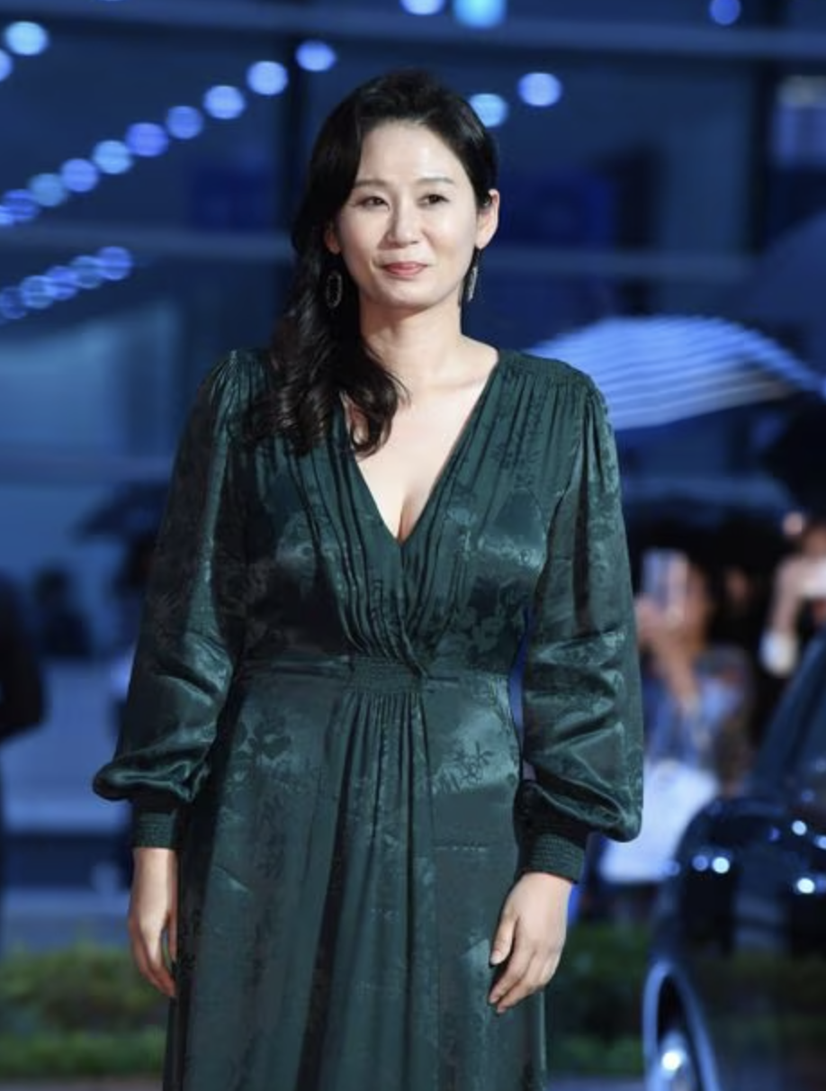 김선영 시상식 드레스 볼륨감