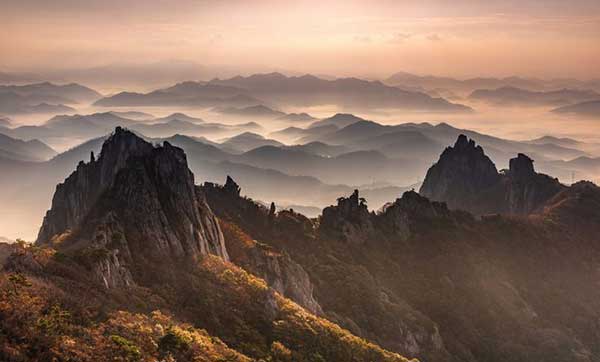 높은 산봉우리들