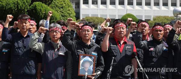 화물연대 물리적 충돌: 경남 경찰청 진입, 공권력 규탄 대치와 BGF리테일 교섭 갈등 심층 분석