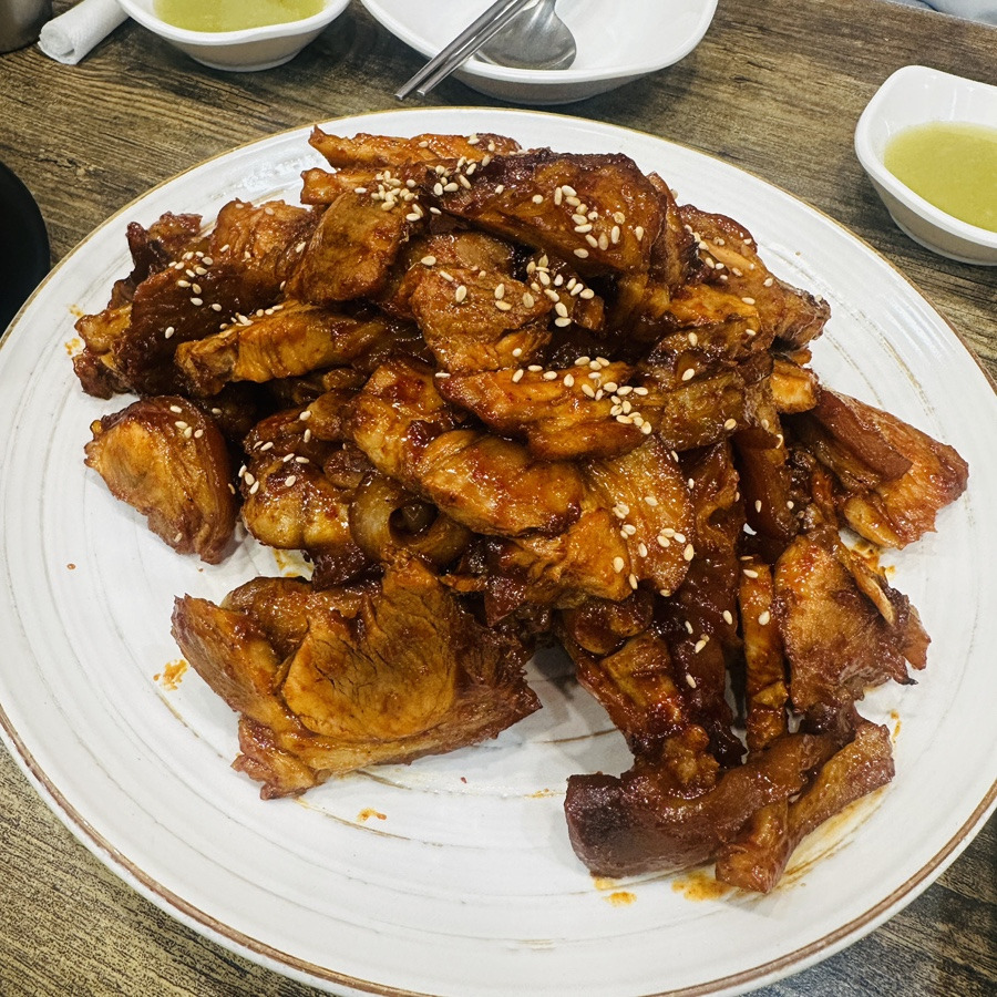 유정족발 매운족발