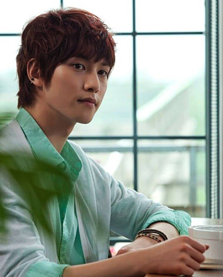씨엔블루-출신-이종현