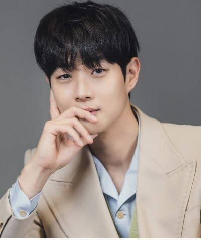 최우식