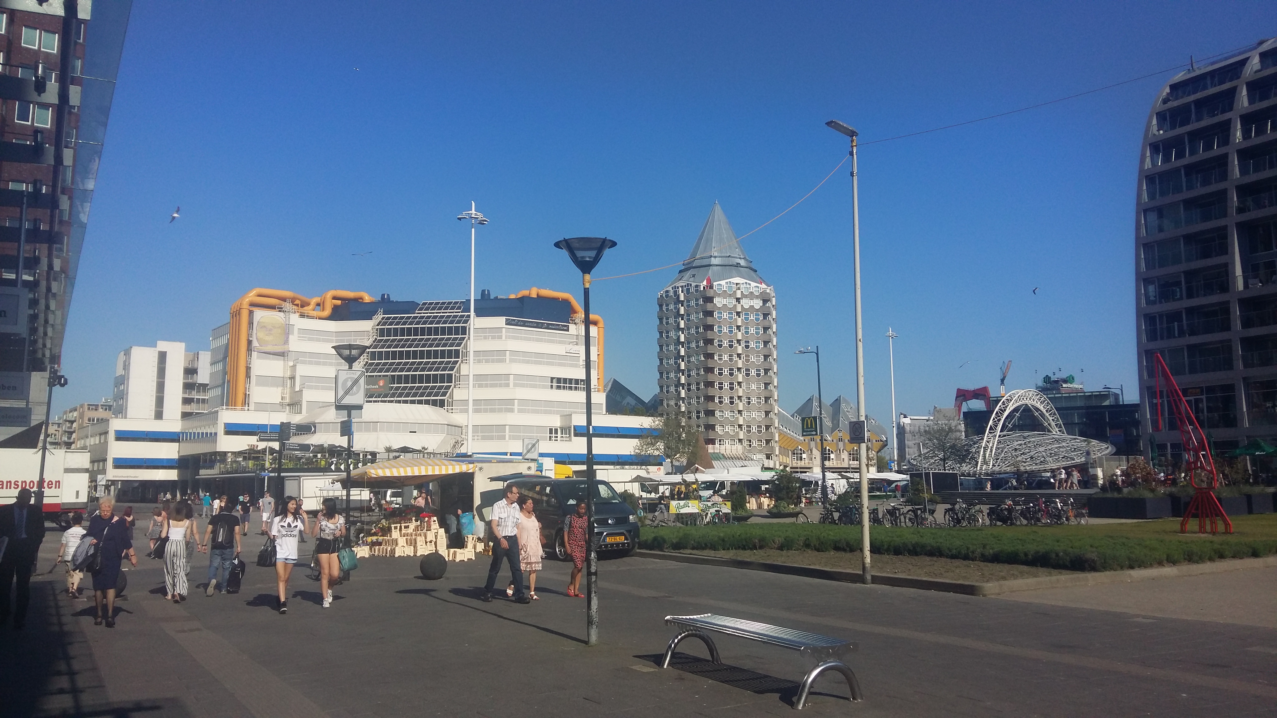 네덜란드 로테르담 멀리서 본 펜슬빌딩