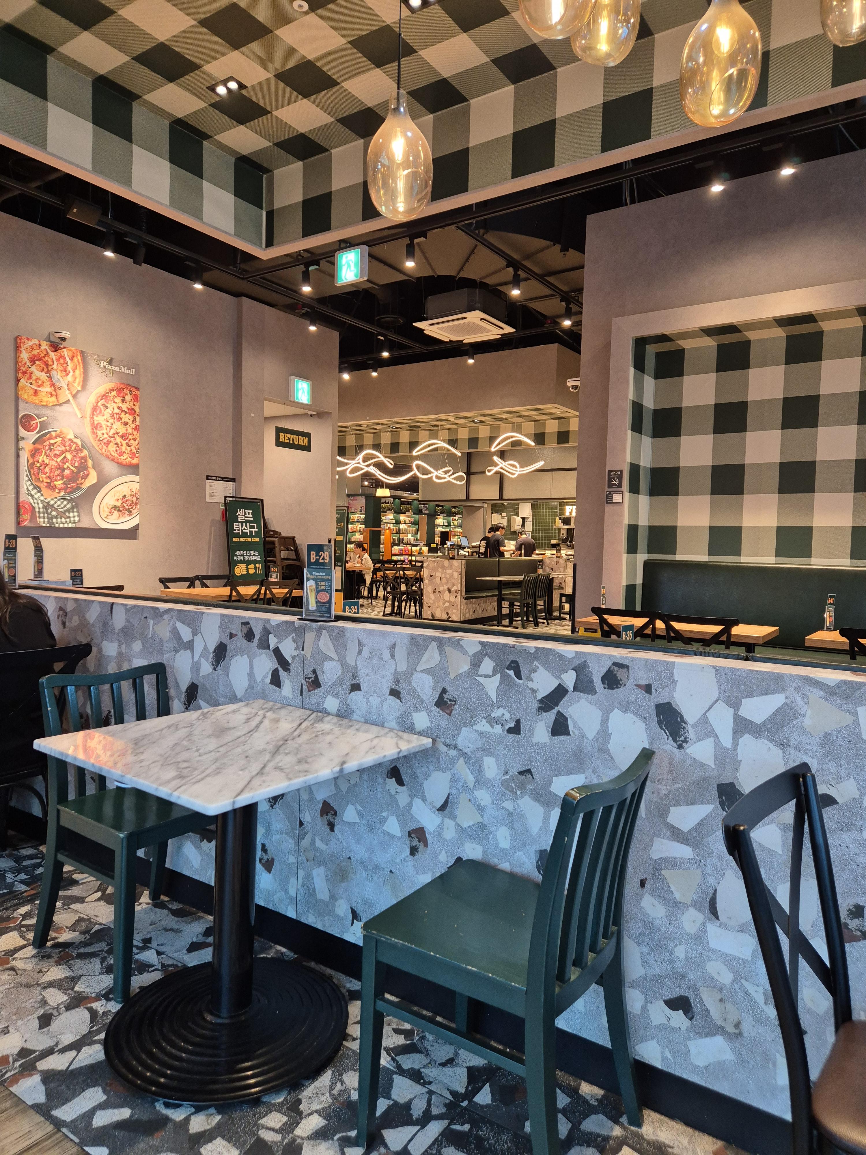 대전 피자몰 테이블사진