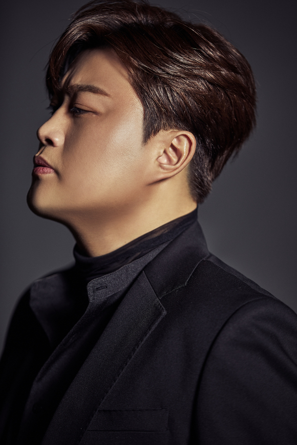 가수 김호중이 교통사고 미조치 혐의로 경찰 조사를 받았다. [사진=생각엔터테인먼트]