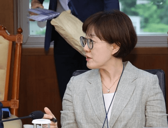 김현지 부속실장 프로필과 가족관계 살펴보기 ❘ 남편&middot;아들 논란 중심으로