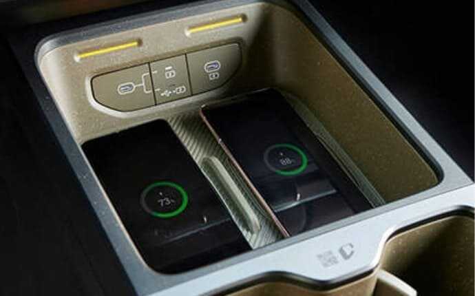 기아 타스만 듀얼 무선 충전 기능