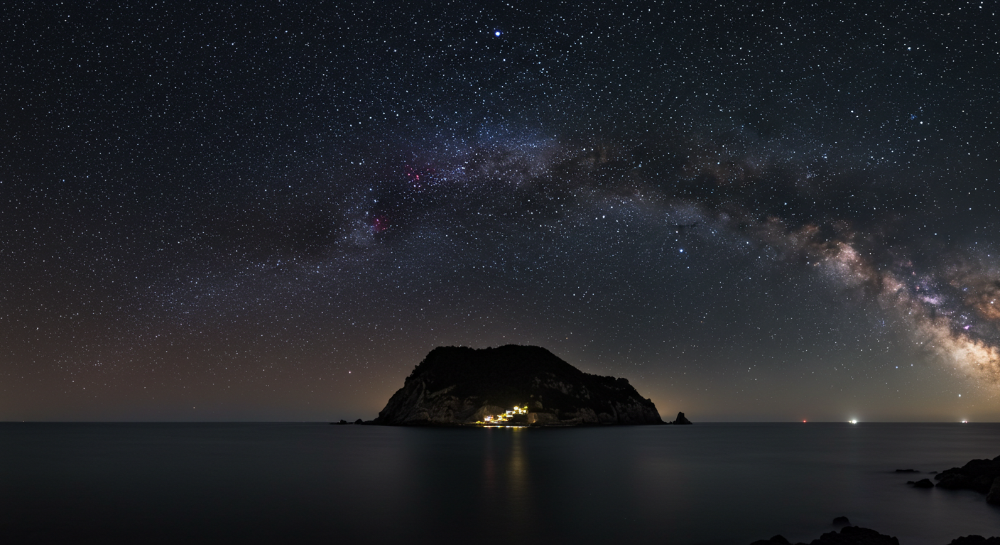 불빛 없이 별이 쏟아지는 협재 비양도 밤바다 풍경