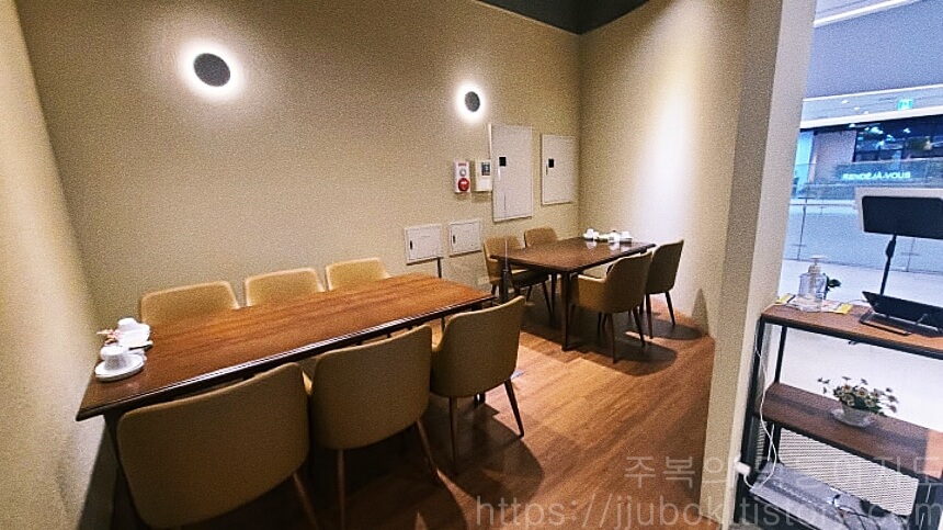 모담-앨리웨이-인천점-내부-인테리어-2