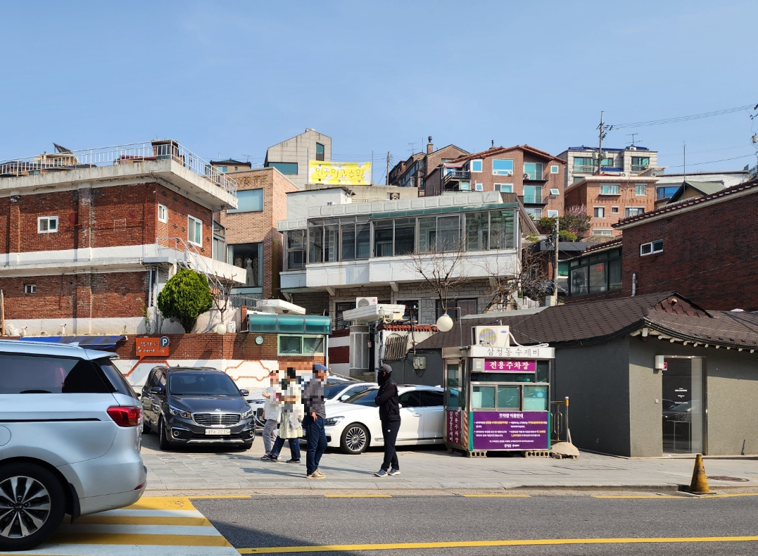 수제비집 건너편에는 삼청동수제비전용 주차장이 있어요.