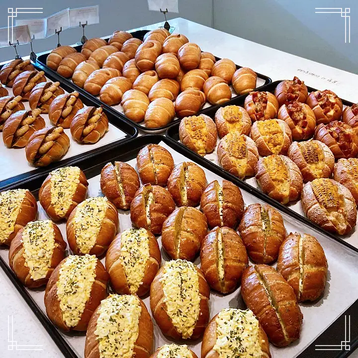 진심 가득 건강 담은 맛 연희동 맛집 추천 생방송투데이 10종 소금빵 성지 월 3천 개 완판 주차가능 대형 베이커리 디저트 카페 오늘방송 빵 플레이스