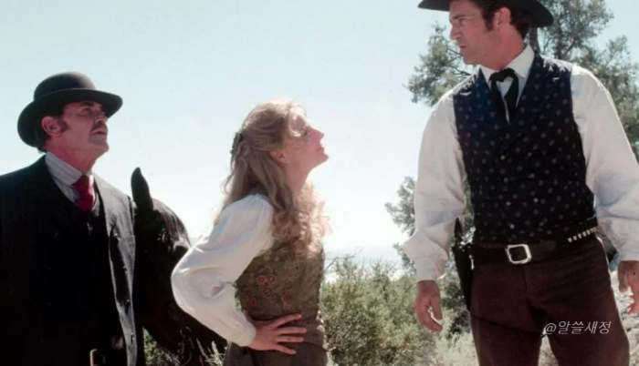 제임스 가너 조디포스터 멜깁슨이 서로 쳐다보는 장면