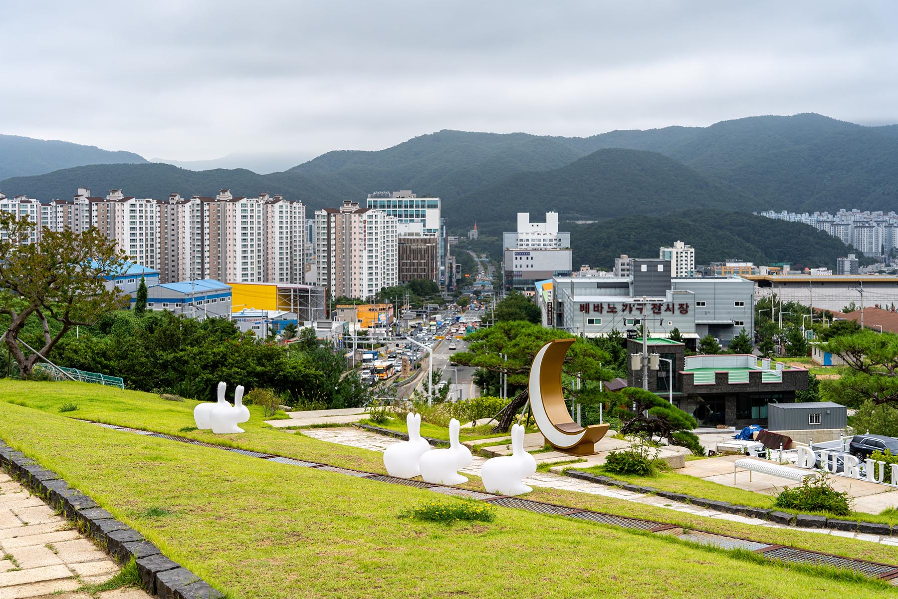 두루미 베이커리 카페 야외 정원