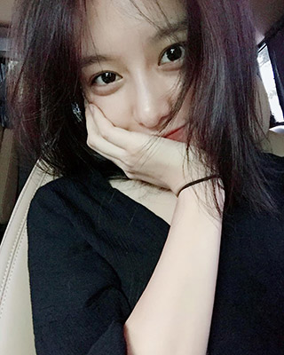배우 김지원